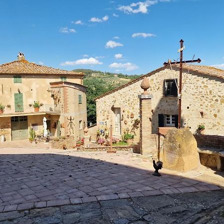הוילה Montisi La Romita Ospitalita Rurale Familiare מראה חיצוני תמונה